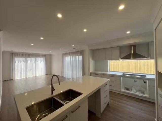 Unique 21 George Albert Drive, Traralgon, VIC 3844