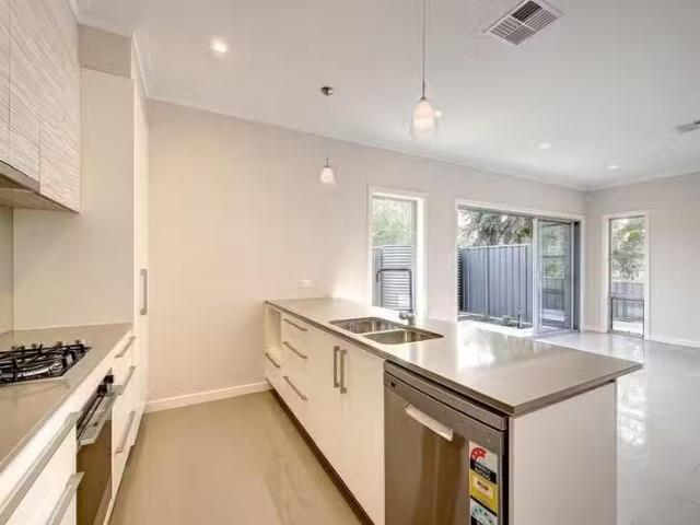 Charming 2/1 Klar Avenue, Darlington, SA 5047