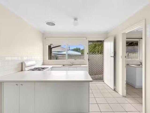 Cheap 2/1 Lean Avenue, Herne Hill, VIC 3218