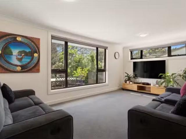 Rental! 21 Luehmann Street, Page House for rent Listed by Cou.