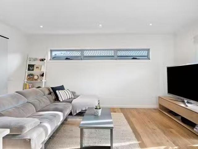 Just in! 2/1 Royle Street, Frankston, VIC 3199