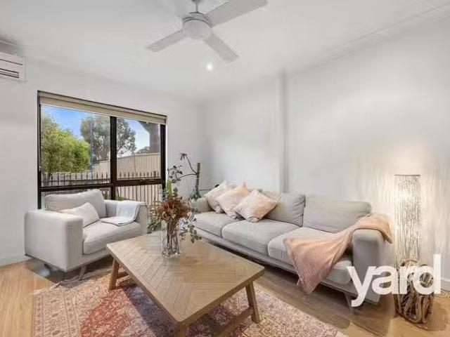 Cozy 2/1 Stratford Street, East Fremantle, WA 6158