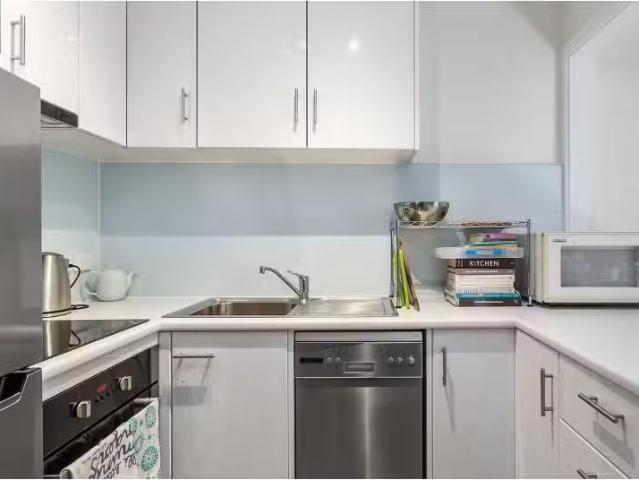Unique 2/207 Churchill Avenue, SANDY BAY Apartment for rent L.