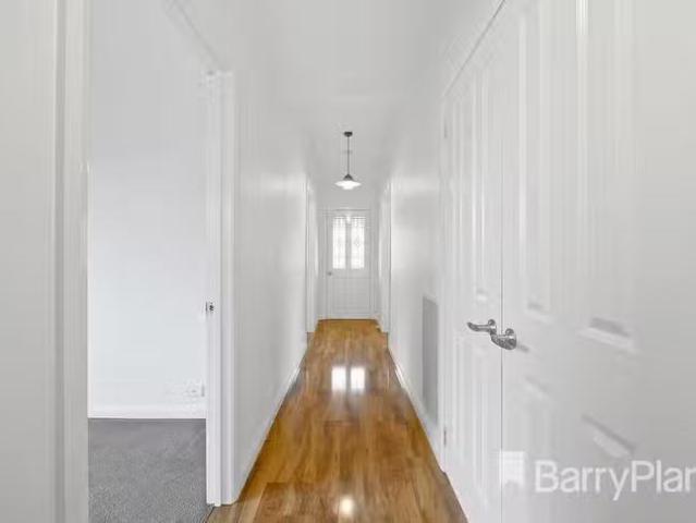 New 220 Clayton Street, Canadian, VIC 3350