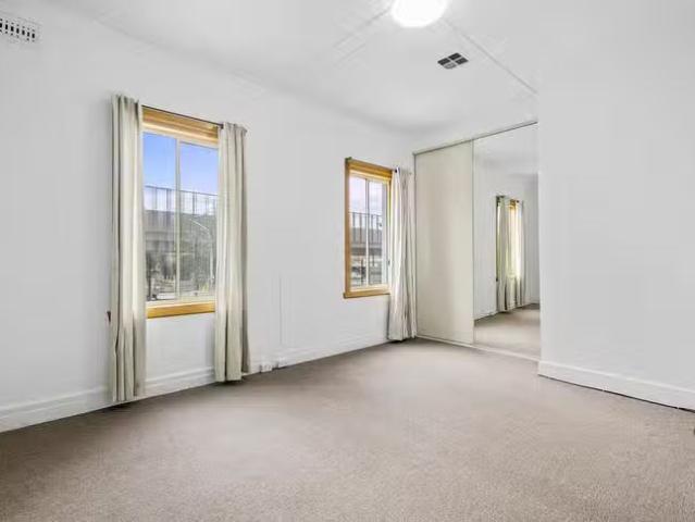 Charming 2/214 Como Parade West, Parkdale, VIC 3195