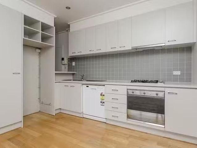 Deal! 22/125 Ormond Road, Elwood, VIC 3184