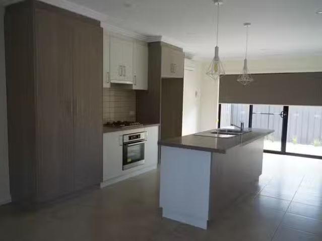 For Rent! 2/212 Fryers Street, Shepparton, VIC 3630