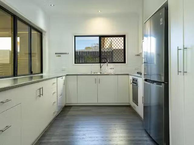 Nice 2/224 Herries Street, Newtown, QLD 4350