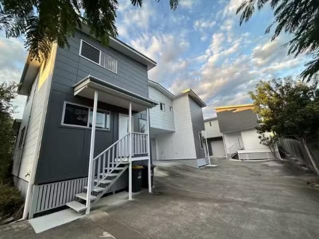 Nice 2/22 Carranya Street, Camp Hill Townhouse for rent Liste.