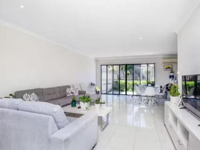 Deal! 22/2 Bourton Road, Merrimac, QLD 4226