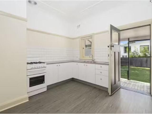 For Rent! 2/24 Horsley Avenue, Willoughby Townhouse for rent.