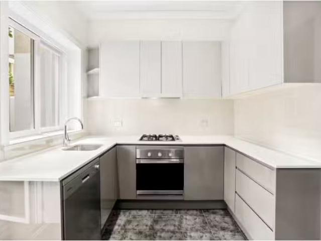 Cozy 2/25 Beach Road, Bondi Beach Apartment for rent Listed b.