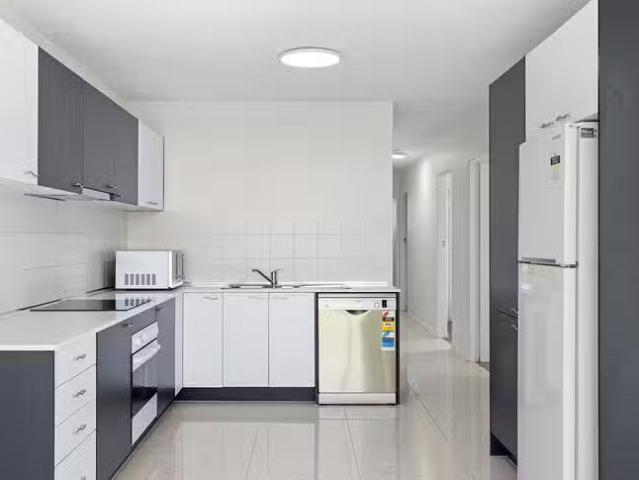 Unique 2/25 Raven Street, St Lucia, QLD 4067