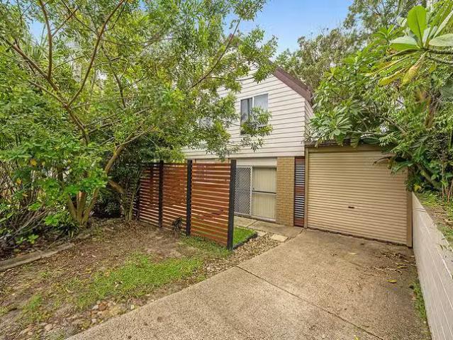 Just in! 2/27 Corunna Crescent, Ashmore, QLD 4214