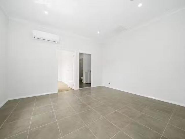 Cheap 2/27 Wethered Crescent, North Rothbury, NSW 2335