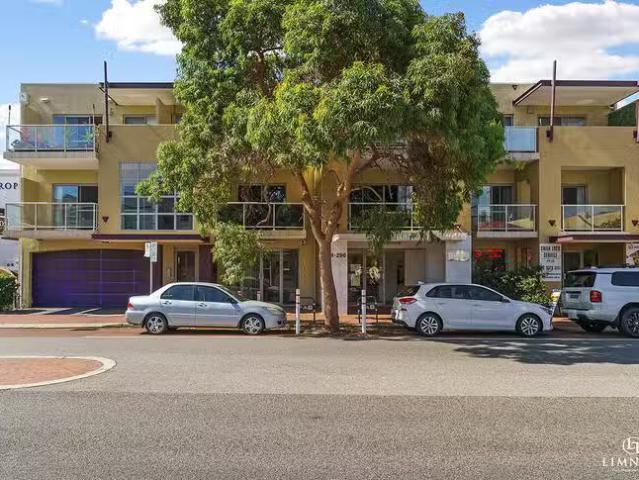 Rental! 2/296 Newcastle Street, Perth, WA 6000