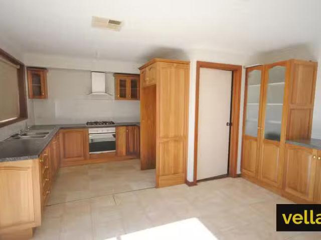 Rental! 229 Commercial Road, Seaford, SA 5169