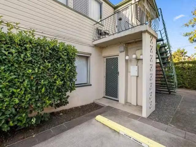 Nice 2/29 Nudgee Road, Hamilton, QLD 4007
