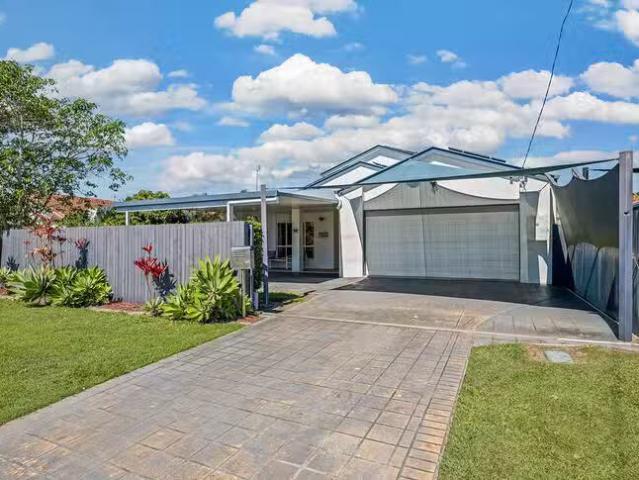 Cozy 22 Booker Parade, Golden Beach, QLD 4551