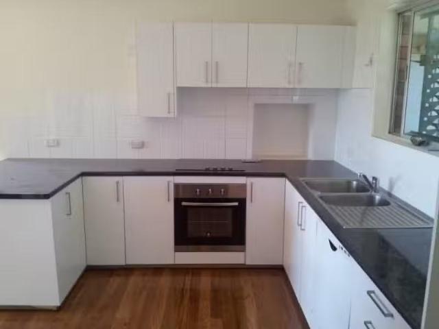 New 22 Hibiscus Parade, Banora Point House for rent Listed by.