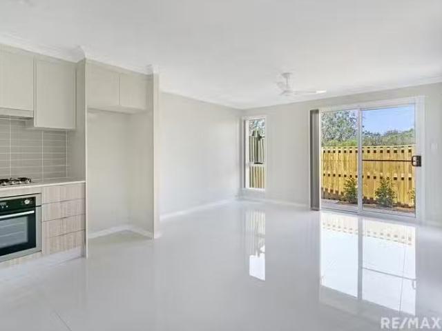 Cozy 2/2 O'connell Court, Pimpama, QLD 4209