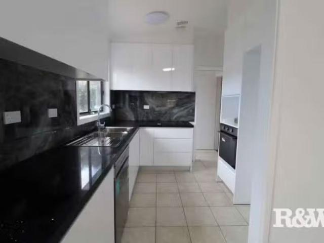Nice 22 Palau Crescent, Lethbridge Park House for rent Listed.