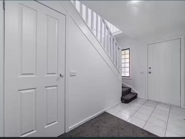 Just in! 22 Paroo Avenue, ROXBURGH PARK, VIC 3064 House for.