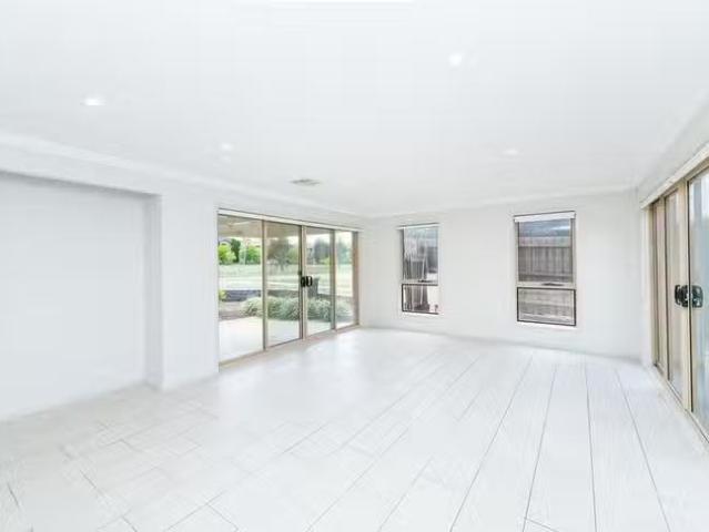 Rental! 22 Redbank Street, Harrison, ACT 2914