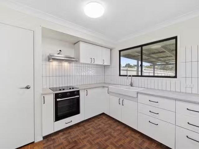 Just in! 22 Regency Drive, Regents Park, QLD 4118