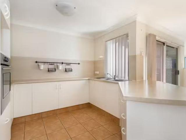 Rental! 22 Richmond Place, FOREST LAKE, QLD 4078 House for R.