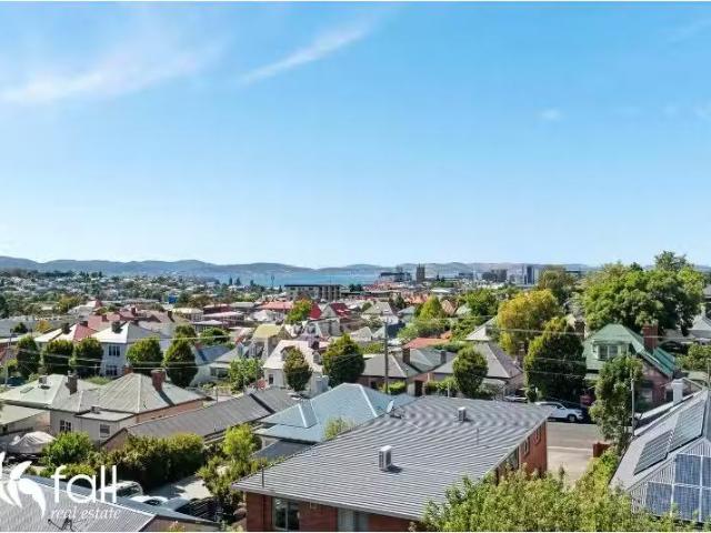 For Rent! 22 Swan Street, NORTH HOBART House for rent Listed.
