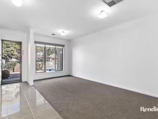 Deal! 22A Paul Avenue, Keilor East, VIC 3033