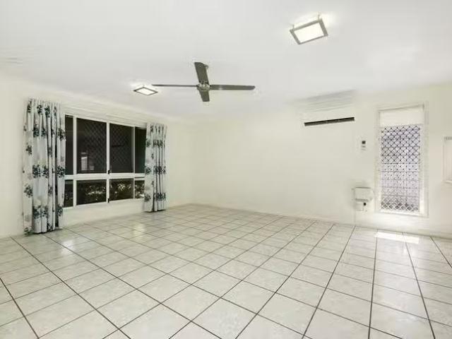 Cozy 2/30 Mclachlan Street, Currajong, QLD 4812