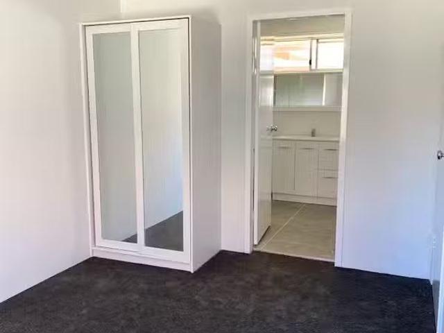 Nice 2/31 Bradley Street, Newport VIC 3015