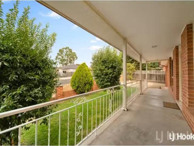Deal! 2/31 Stornaway Road, Queanbeyan House for rent Listed b.