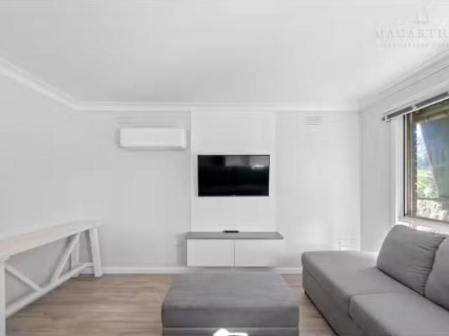 Cheap 2/33 Bruce Street, Tolland House for rent Listed by Lea.