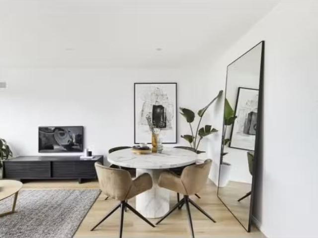 Deal! 23/3 Gallimore Avenue, Balmain East Apartment for rent.