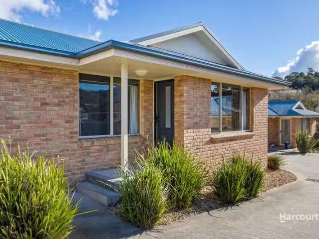 Charming 2/36 Schouten Street, WARRANE, TAS 7018 House for R.