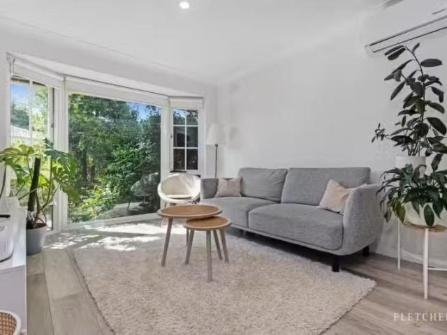 Charming 2/37 Bedford Road, Ringwood VIC 3134 Unit Auction