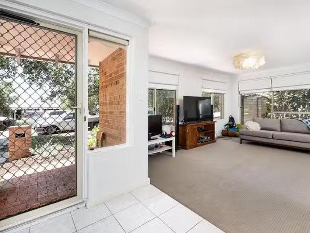 Cozy 2/39 Boreham Street, Cottesloe, WA 6011