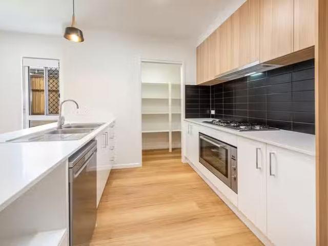 For Rent! 27 Cummins Road, Avoca, QLD 4670
