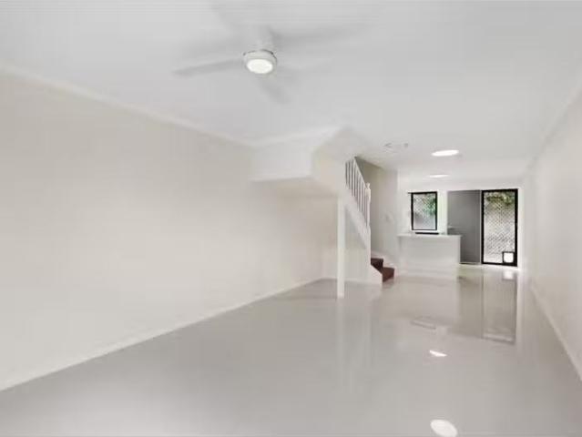 Cheap 2/7 Curtis Street, Norman Park Townhouse for rent Liste.