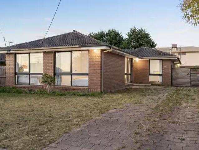 Deal! 27 Evelyne Avenue, CRANBOURNE, VIC 3977 House for Rent