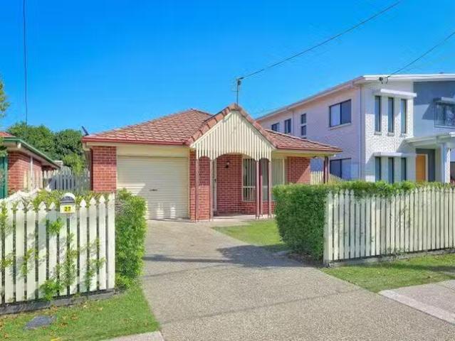 Cozy 27 Pratten Street, Corinda, QLD 4075