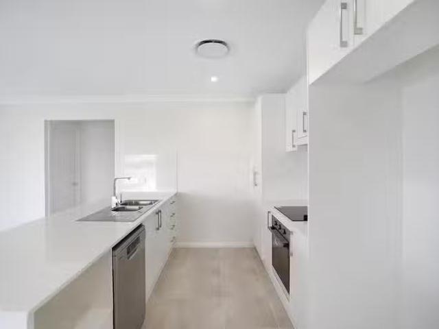 Rental! 27 Royston Circuit, Farley, NSW 2320