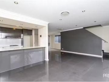 Just in! 2/400 Glenmore Parkway, Glenmore Park Townhouse for r.