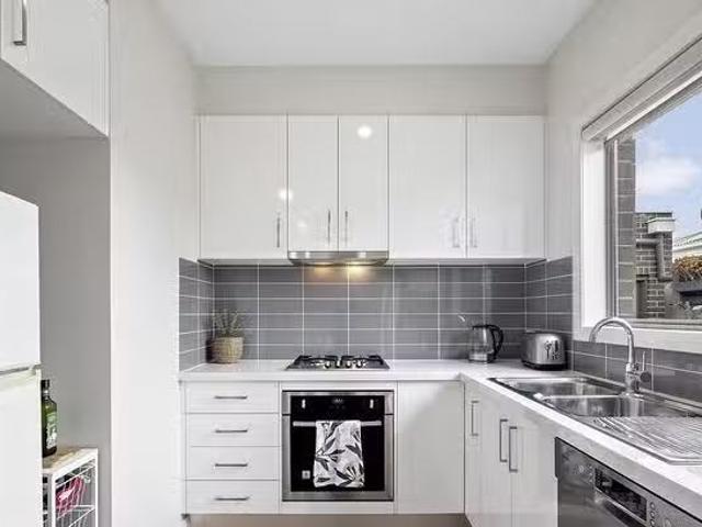 Rental! 2/42 Pecham Street, Glenroy, VIC 3046