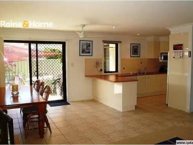 Deal! 2/431 Ocean Beach Road, UMINA BEACH Apartment for rent.