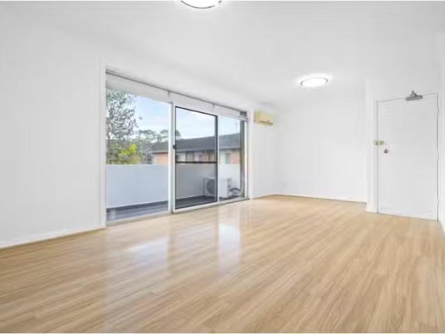 Nice 24/4 6 Park Avenue, Westmead Apartment for rent Listed b.