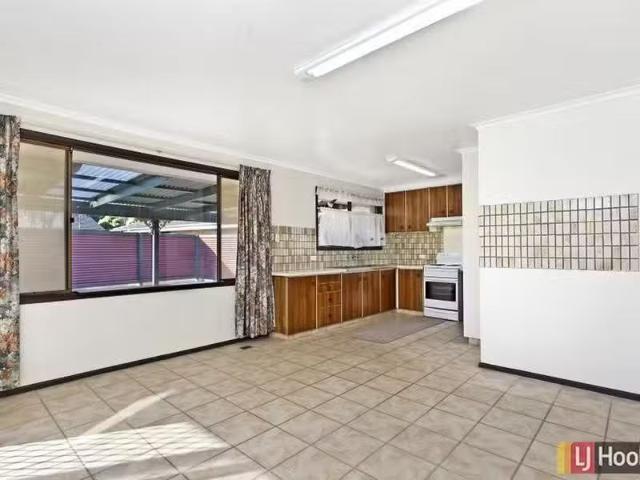 Nice 246 Southern Cross Drive, LATHAM House for rent Listed b.